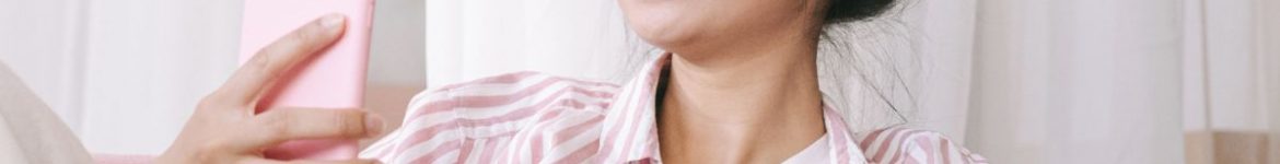 chica con smartphone